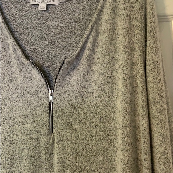 Woman’s half shelve shirt - Picture 4 of 4